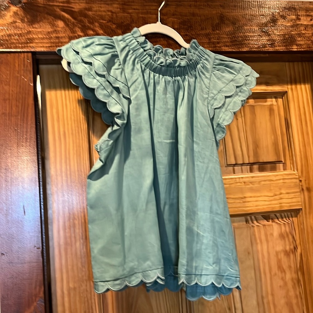Sea scalloped mint green top. Size medium